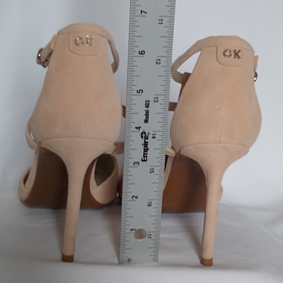 Flirty Elegant Calvin Klein Suede Nude/Tan Heels with Stiletto Design Sz 5 - Picture 6 of 10
